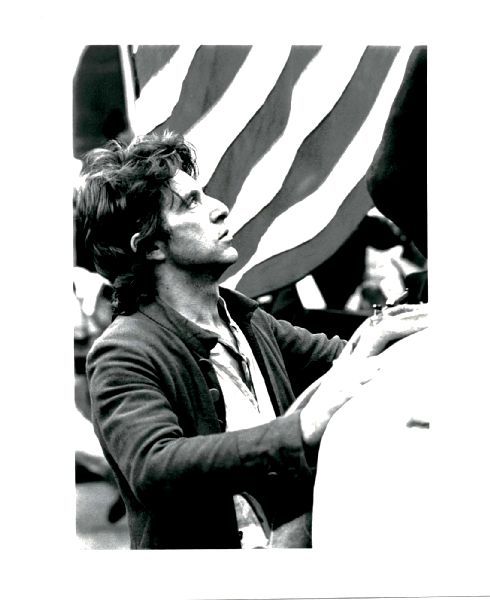 Publicity Photo/Still: AL PACINO - REVOLUTION 1985 Talking Up Flag Publicity Photo/Still: AL PACINO - REVOLUTION 1985 Talking Up Flag