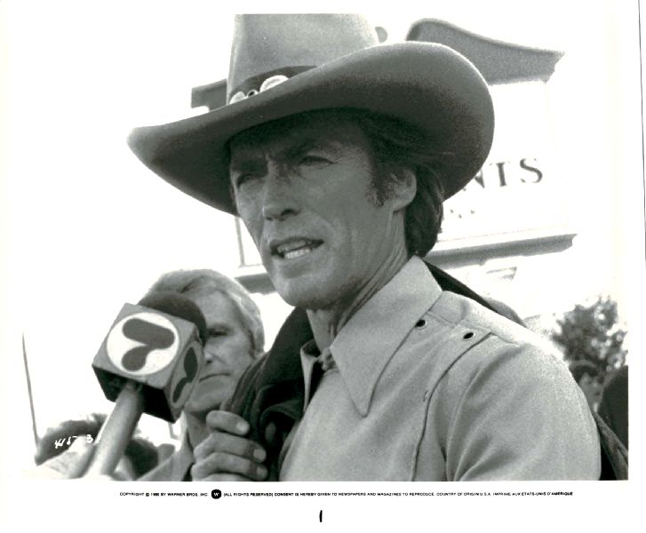 Publicity Photo/Still: CLINT EASTWOOD - BRONCO BILLY 1980 Being Interviewed