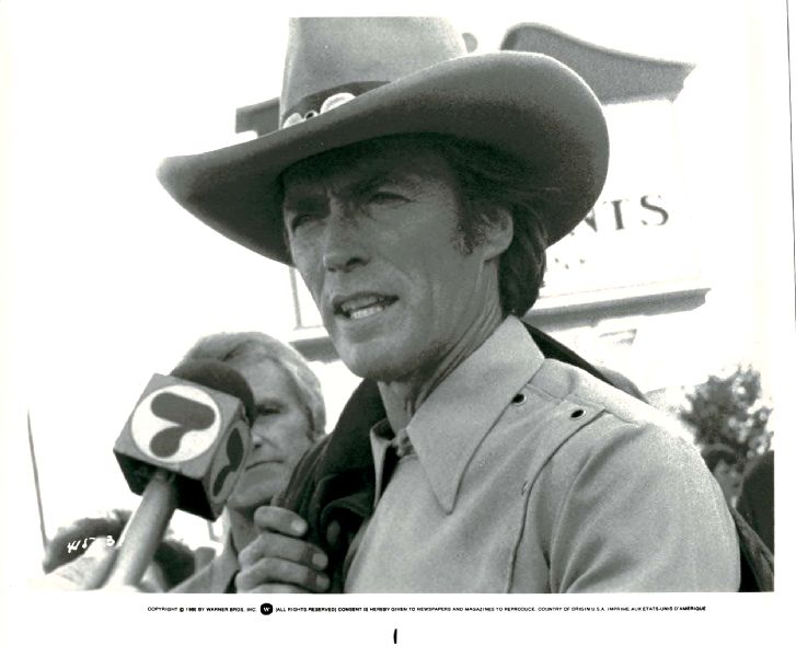 Publicity Photo/Still: CLINT EASTWOOD - BRONCO BILLY 1980 Being Interviewed Publicity Photo/Still: CLINT EASTWOOD - BRONCO BILLY 1980 Being Interviewed