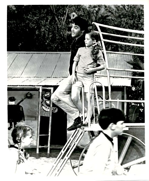 Publicity Photo/Still: ELVIS PRESLEY - CLAMBAKE 1967 Holding Young Girl