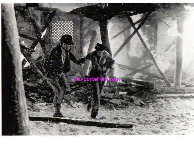 RAIDERS OF THE LOST ARK: B/W Still Marion & Indy Run From Bar
