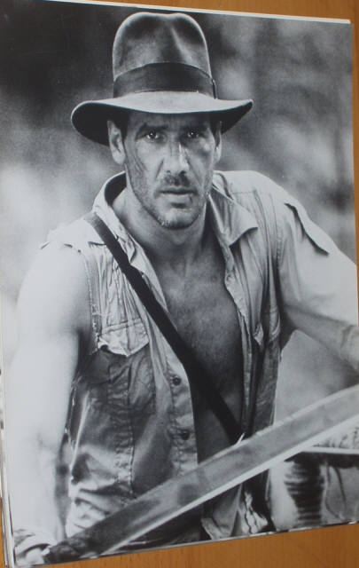 INDIANA JONES AND THE TEMPLE OF DOOM: B/W Still Indy Ready With Blade