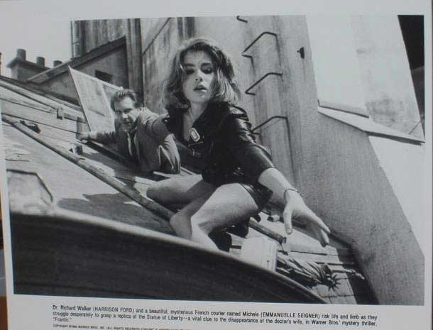 FRANTIC: B/W Still (Ford & Seigner On Roof)