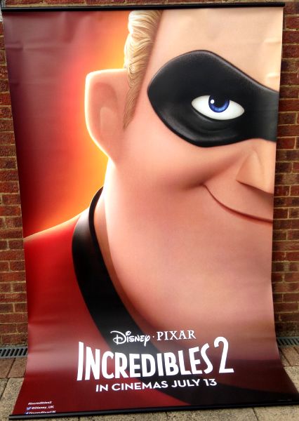 Cinema Banner: INCREDIBLES 2  2018 (Mr. Incredible) Craig T. Nelson Holly Hunter