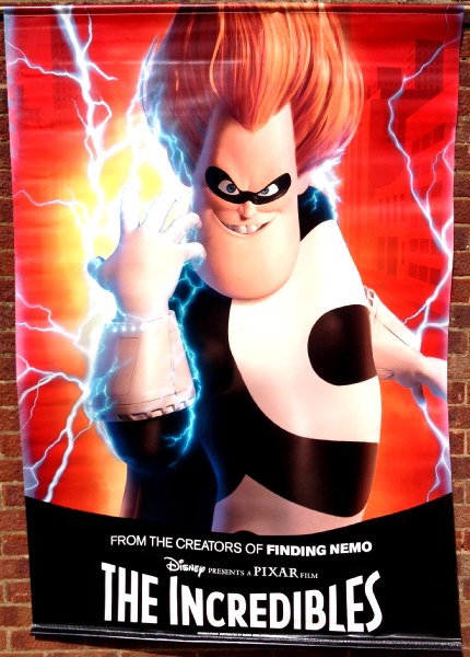 Cinema Banner: INCREDIBLES, THE 2004 (Syndrome) Craig T. Nelson Holly Hunter Cinema Banner: INCREDIBLES, THE 2004 (Syndrome) Craig T. Nelson Holly Hunter