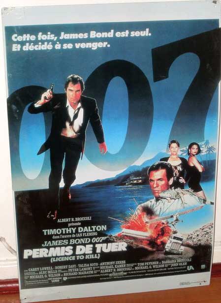 JAMES BOND LICENCE TO KILL: French Film Poster on Tin JAMES BOND LICENCE TO KILL: French Film Poster on Tin