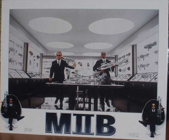 MEN IN BLACK 2: Lobby Card (Kay & Jay In Gun Room)