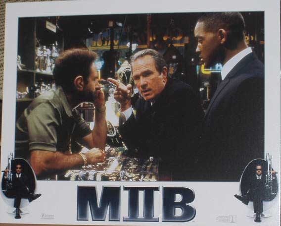 MEN IN BLACK 2: Lobby Card (Jay & Kay In Shop) MEN IN BLACK 2: Lobby Card (Jay & Kay In Shop)