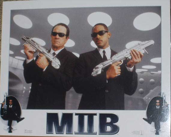 MEN IN BLACK 2: Lobby Card (Jay & Kay Holding Guns) MEN IN BLACK 2: Lobby Card (Jay & Kay Holding Guns)