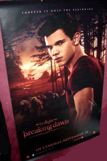 TWILIGHT SAGA BREAKING DAWN PART 1: Taylor Lautner Cinema Banner TWILIGHT SAGA BREAKING DAWN PART 1: Taylor Lautner Cinema Banner